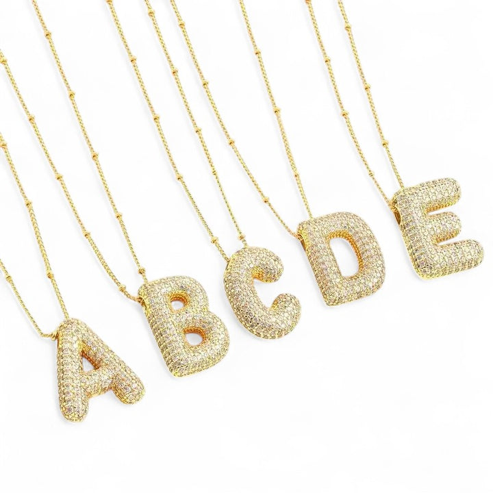 Collier avec pendentifs en lettres bulles initiales