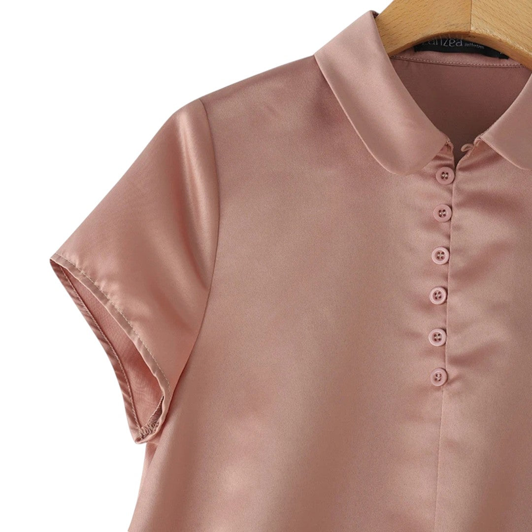 Olivia | Blouse en satin à boutons avec finition de col doux