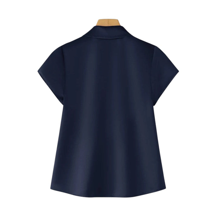 Olivia | Blouse en satin à boutons avec finition de col doux