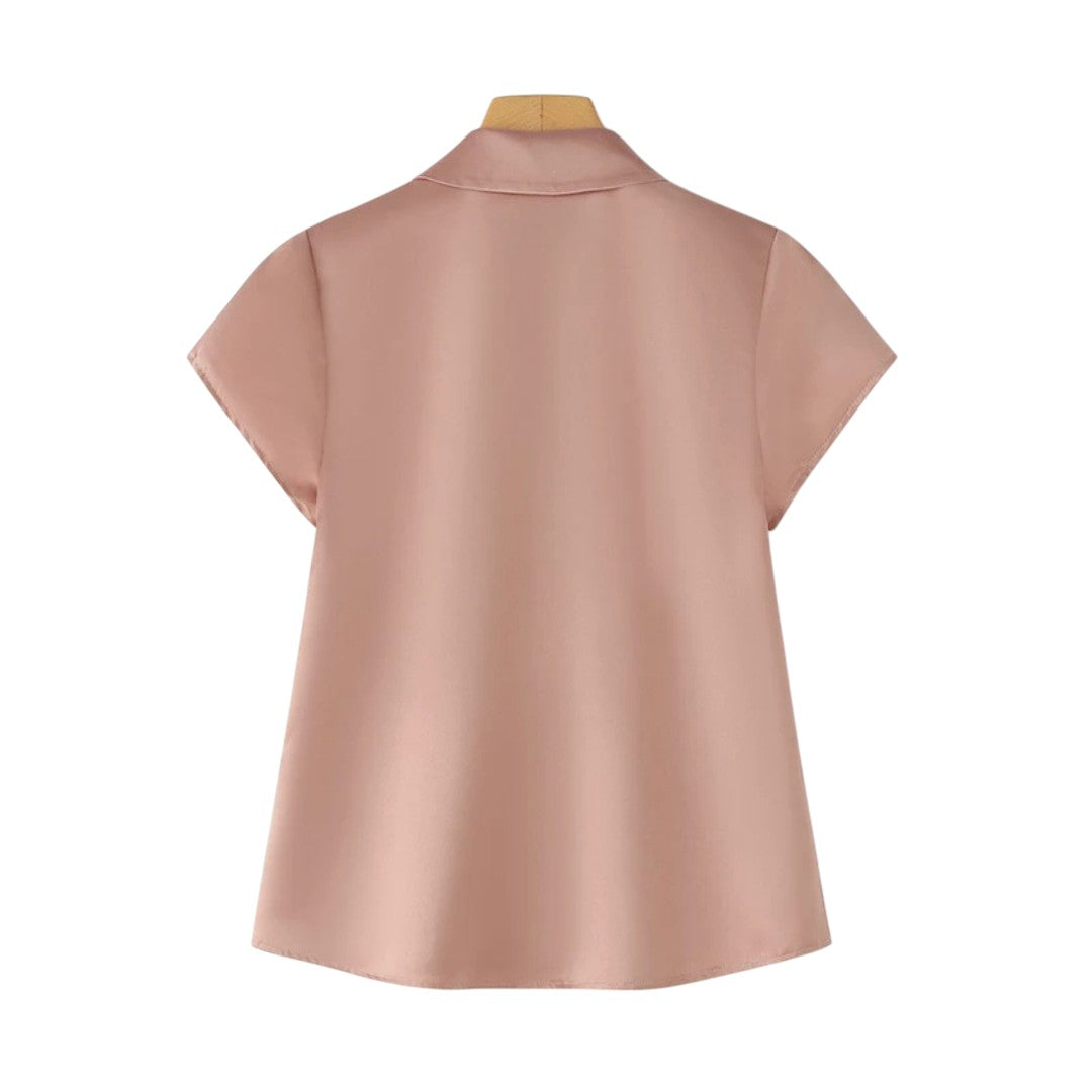 Olivia | Blouse en satin à boutons avec finition de col doux