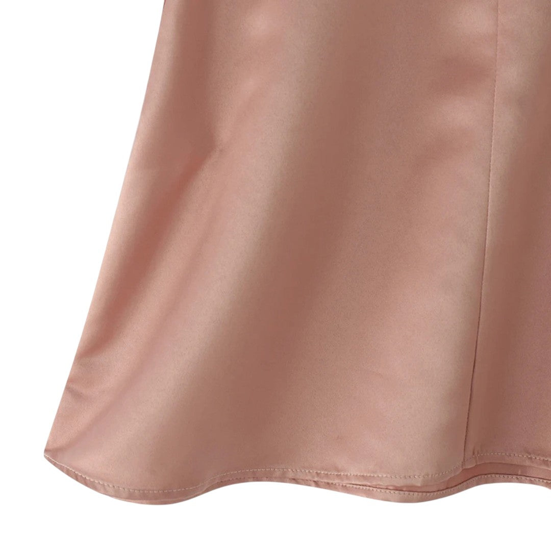 Olivia | Blouse en satin à boutons avec finition de col doux