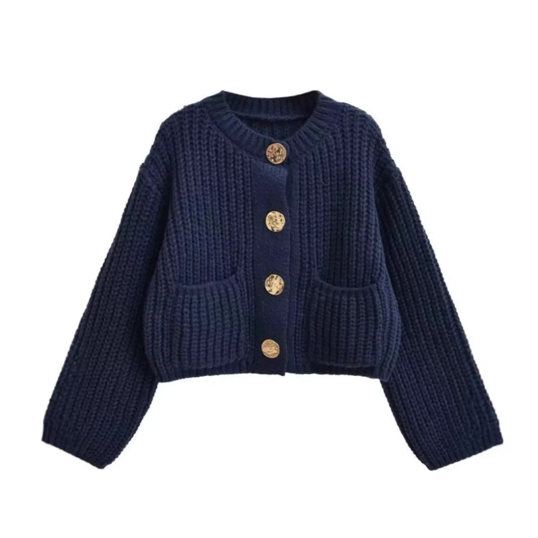 Léane | Gilet en maille torsadée à gros boutons dorés