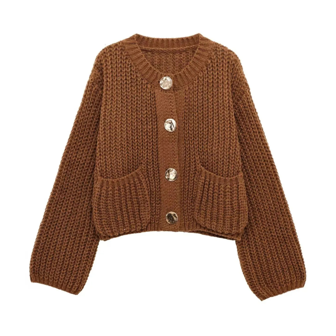Léane | Gilet en maille torsadée à gros boutons dorés