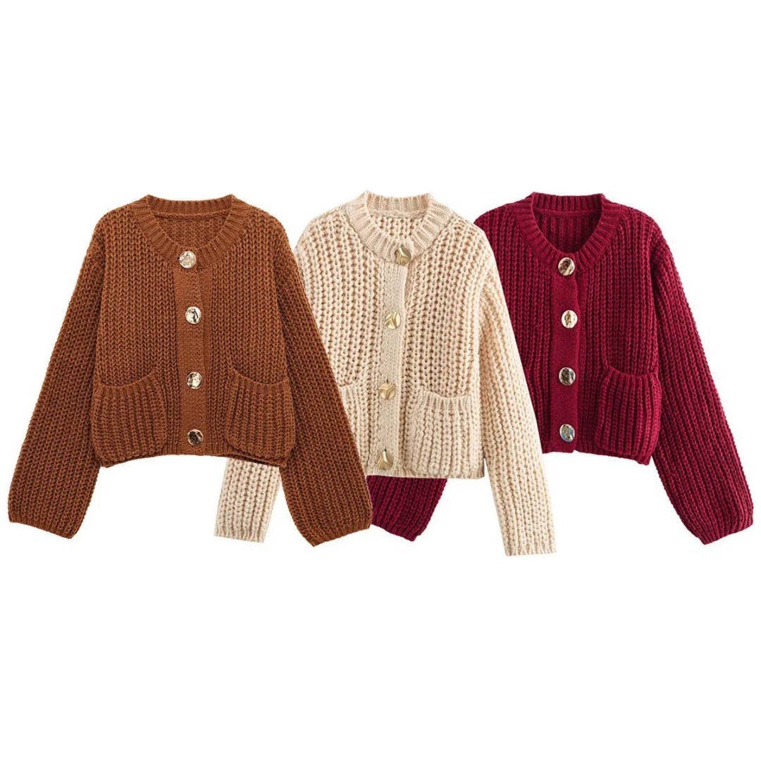 Léane | Gilet en maille torsadée à gros boutons dorés
