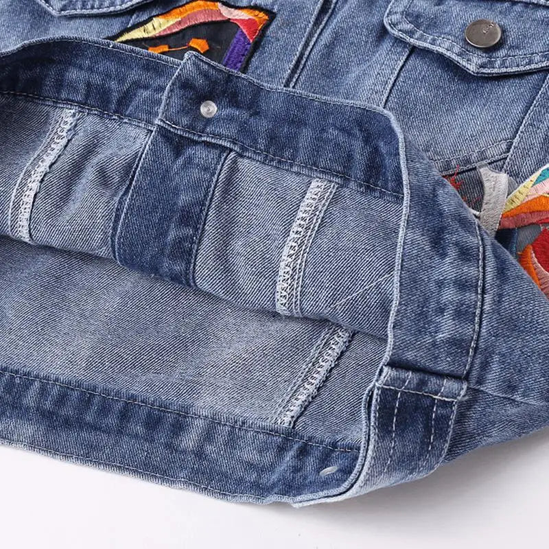 Amandine | Veste en jean brodée avec papillons colorés