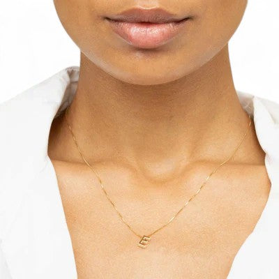 Collier initial en forme de lettre d'amour