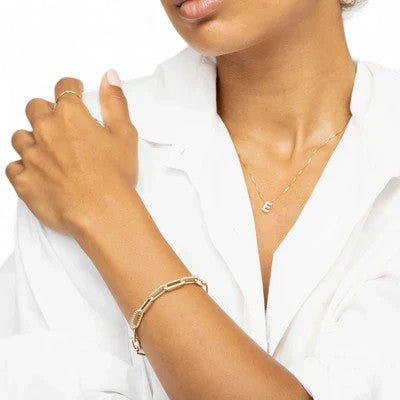 Collier initial en forme de lettre d'amour