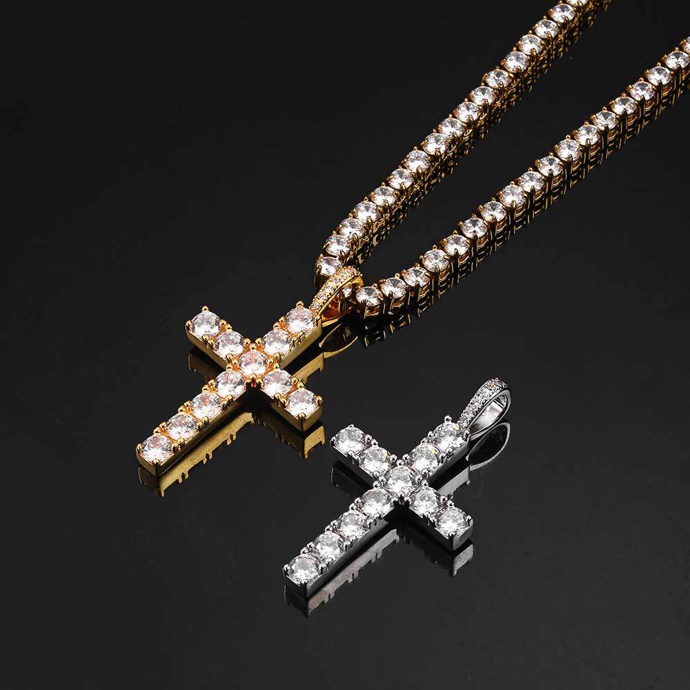 Collier avec pendentif croix en moissanite