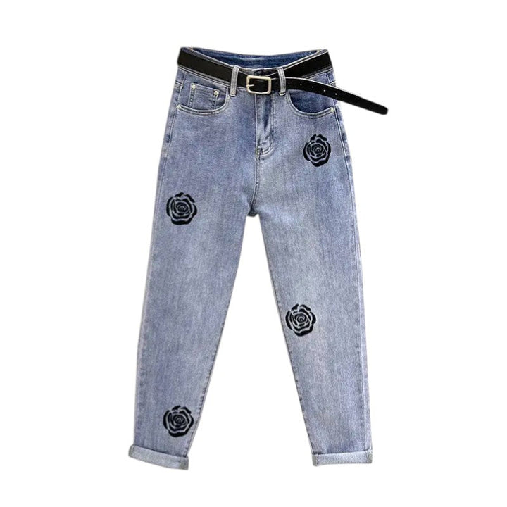 Jeans droits à taille haute Chloe avec broderie de roses