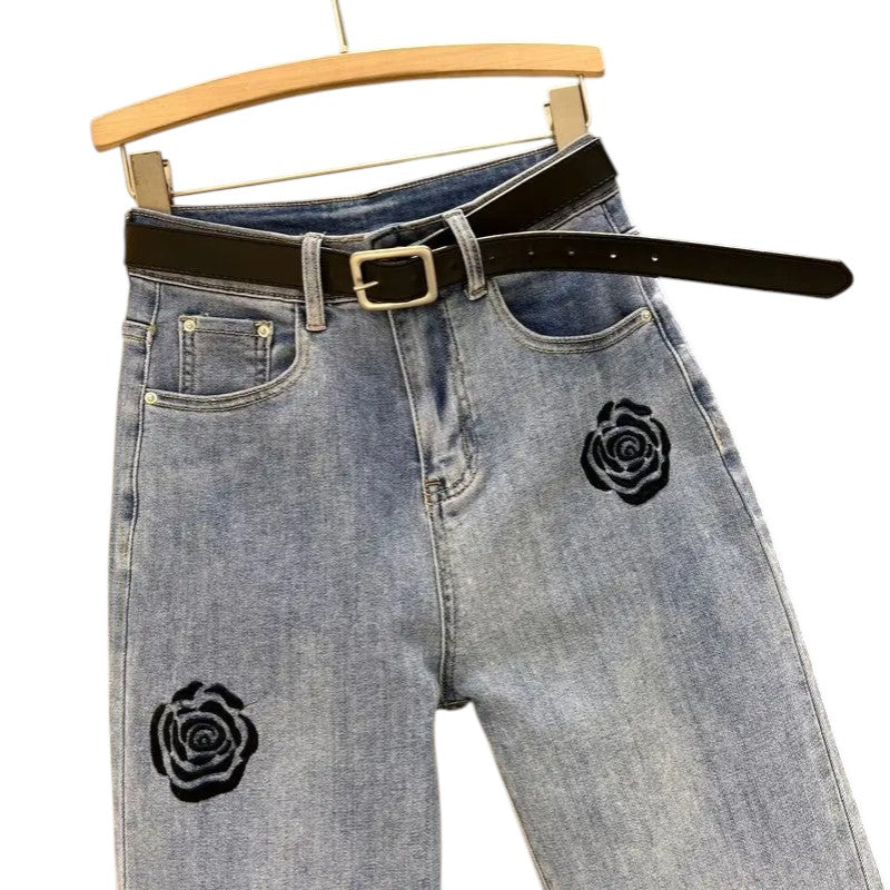 Jeans droits à taille haute Chloe avec broderie de roses