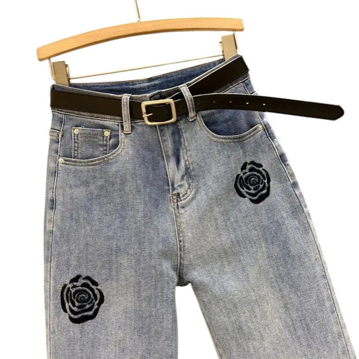 Jeans droits à taille haute Chloe avec broderie de roses